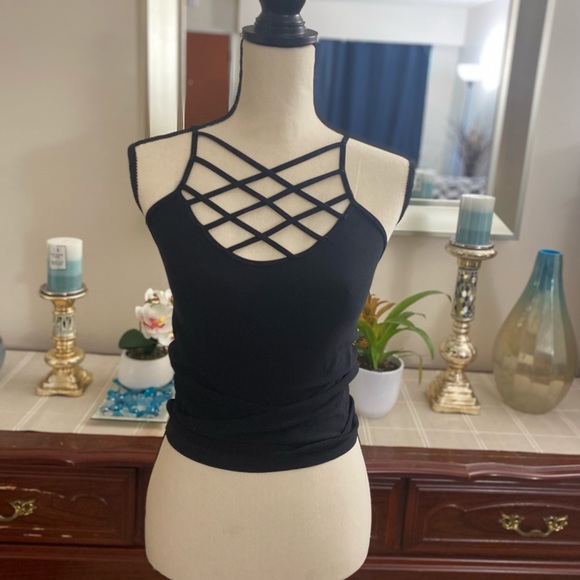 Tops - ❤️💕Stripe string black Suzy Shier💕